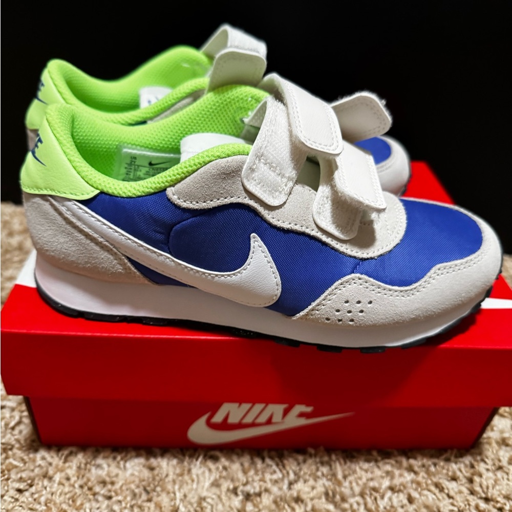 Nike MD Valiant sneakers youth size 2